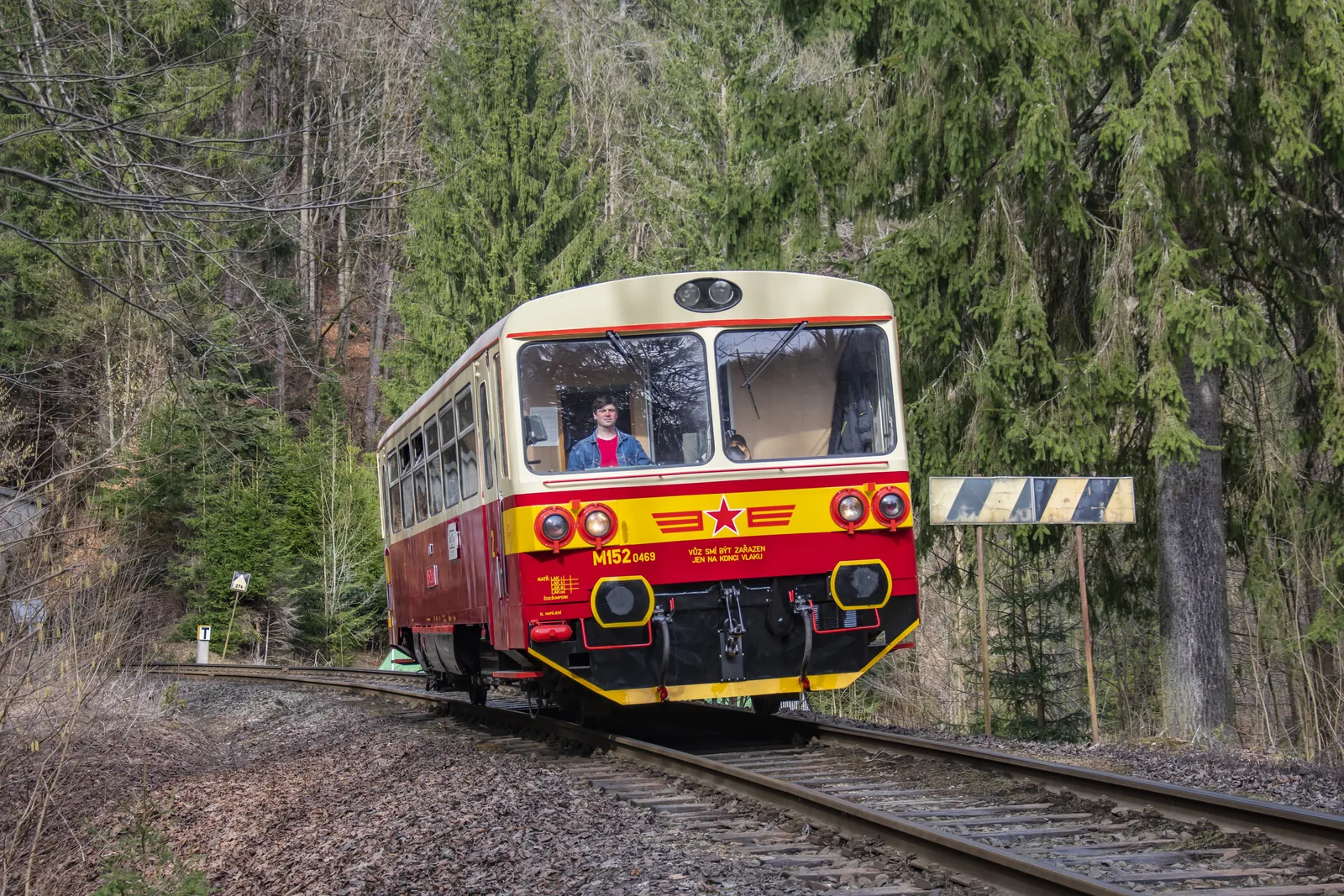 Motorový vůz M 152.0469 „Mája“ v provozu.